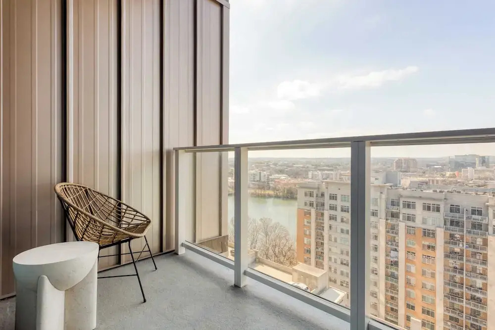 New Austin High Rise w/ Luxe Amenities Rooftop Pool, Gym, Yoga Studio & More!