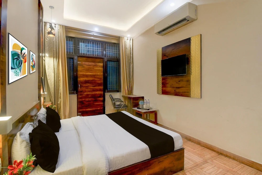 Deluxeaishwarya Inn