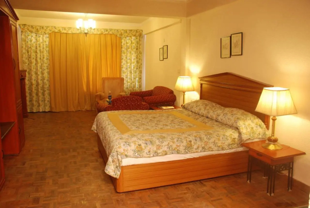 Classic The Mall Hotel