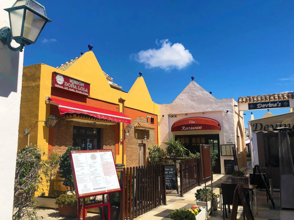 Dona Lola Martha - Spacious 3 bedroom apartment with partial sea views