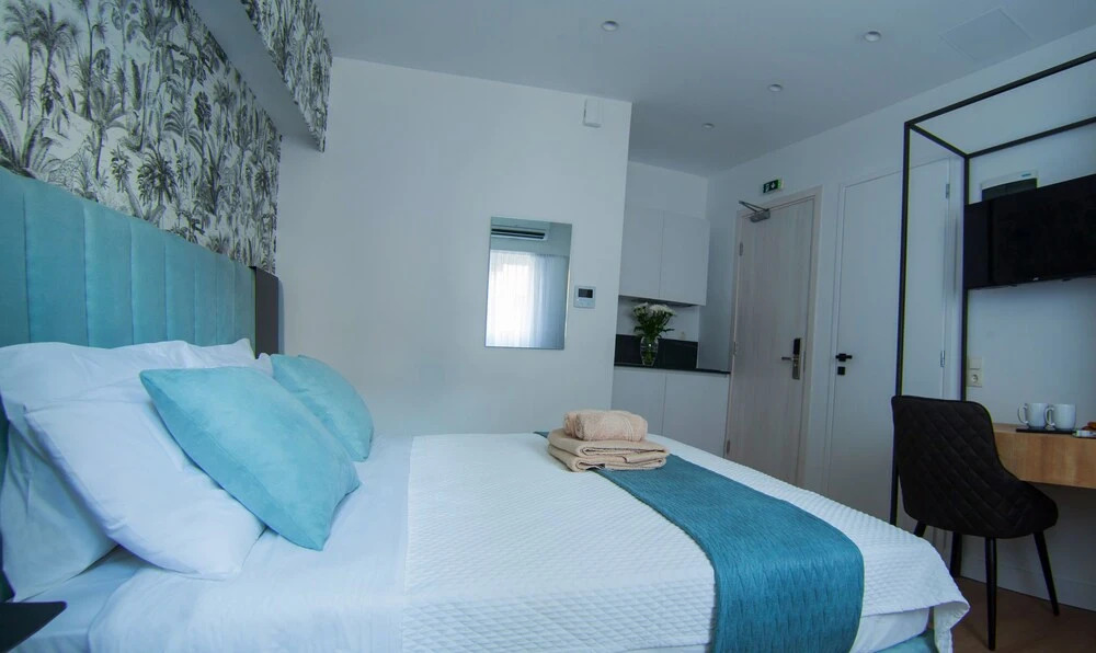 Phaedrus Living Modern Kriel Suites 302