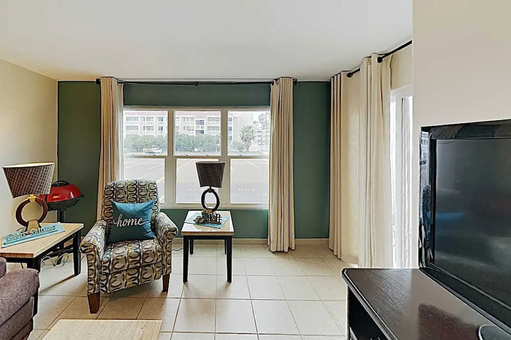 New Listing! Gulf , Steps To Sand & Waterpark 1 Bedroom Condo