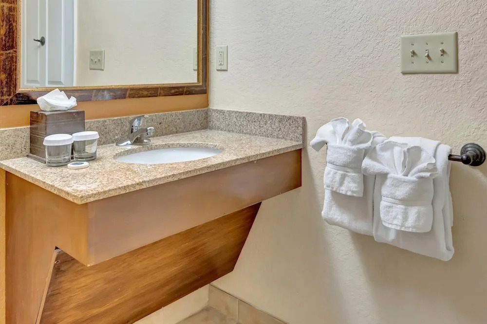 3BR Sleeps 8 Pool Hot Tub Arcade 10 Mins to Disney