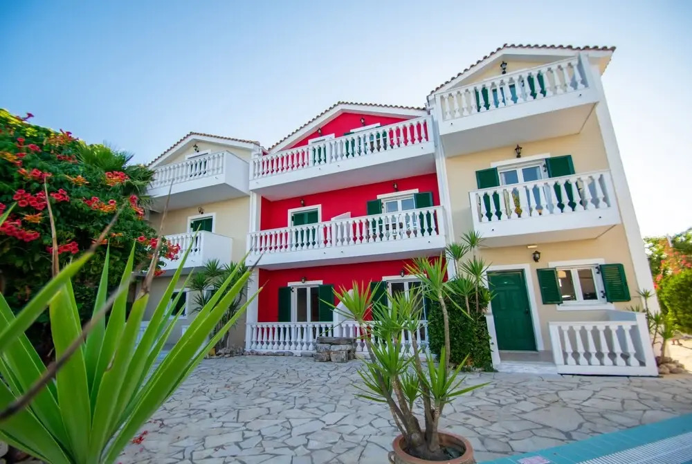 Manthos Beachfront Apartments, by ZanteWize