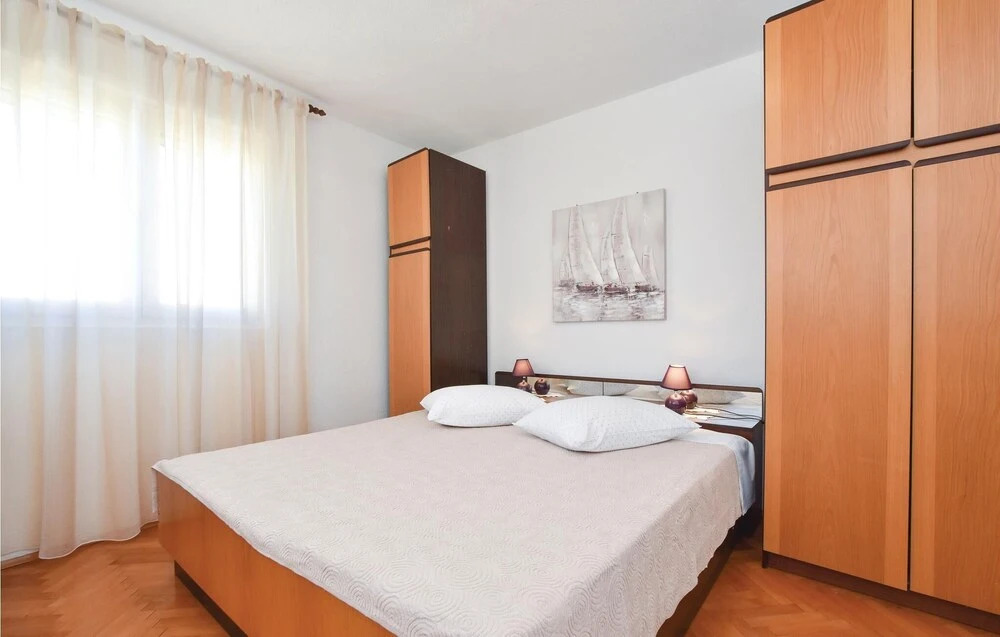 Amazing Home in Stari Grad With Wifi and 2 Bedrooms