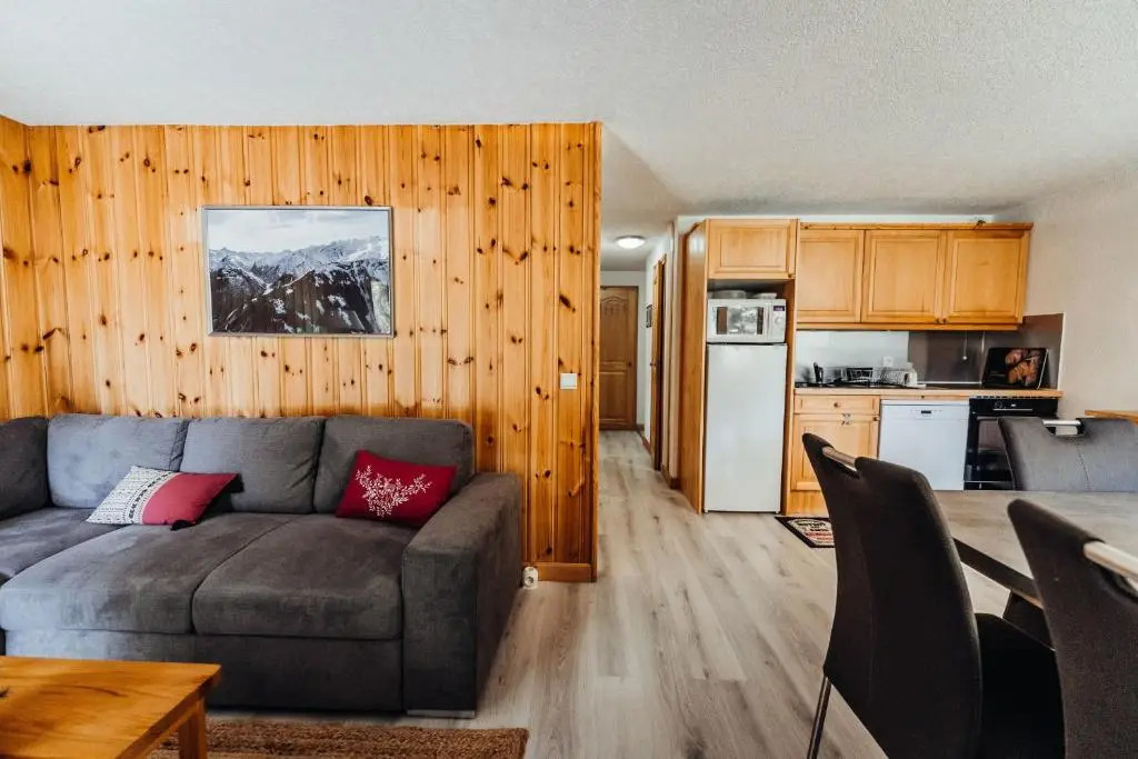 Charming apartment with balconies 5min from the Bettex gondola
