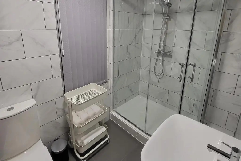 Kepler Residence Modern 4 Bedroom Property 1 mile from Leeds Centre