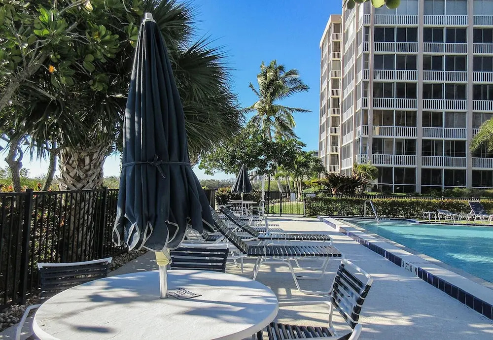 Creciente 213N - 2 Br Condo