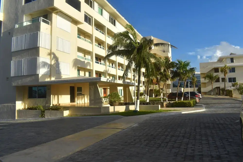 Brisas Beachfront Studios in Hotel Zone