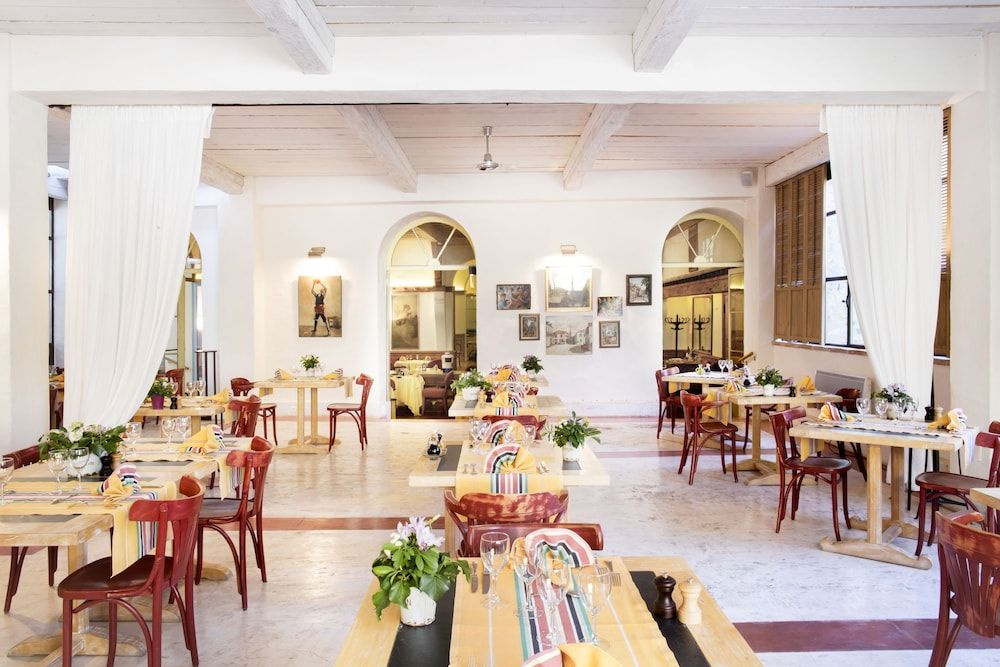 Les Pyrénées - le Grand Hôtel & le Château