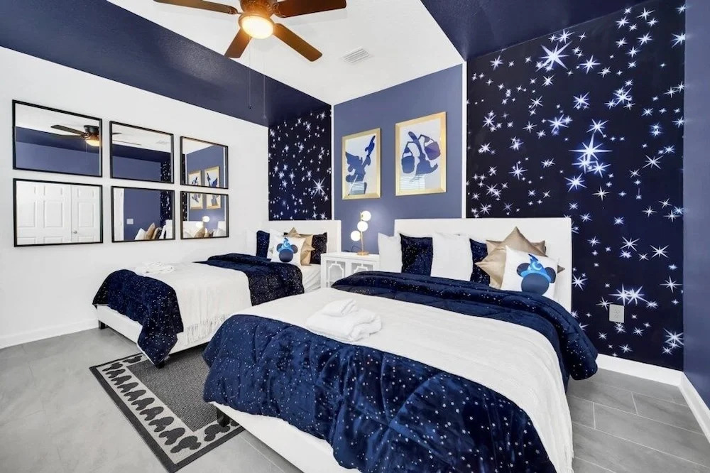 Magnificent Star Wars & Designed Rooms Pool & Spa! 7 Bedroom Villa