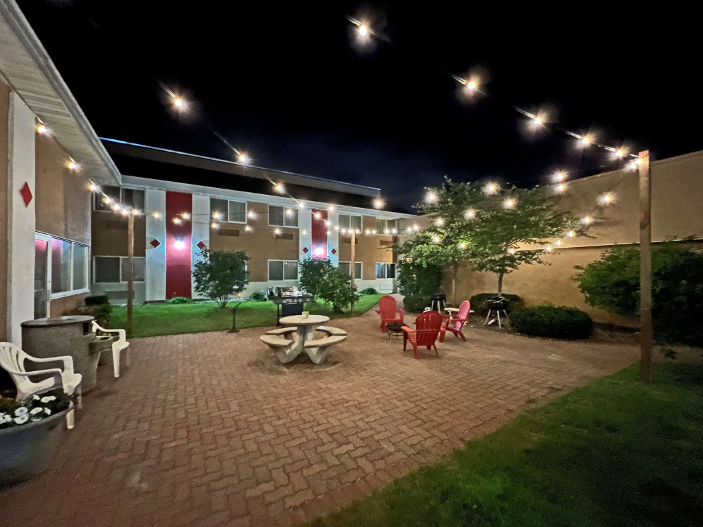 Econo Lodge Wausau - Rothschild