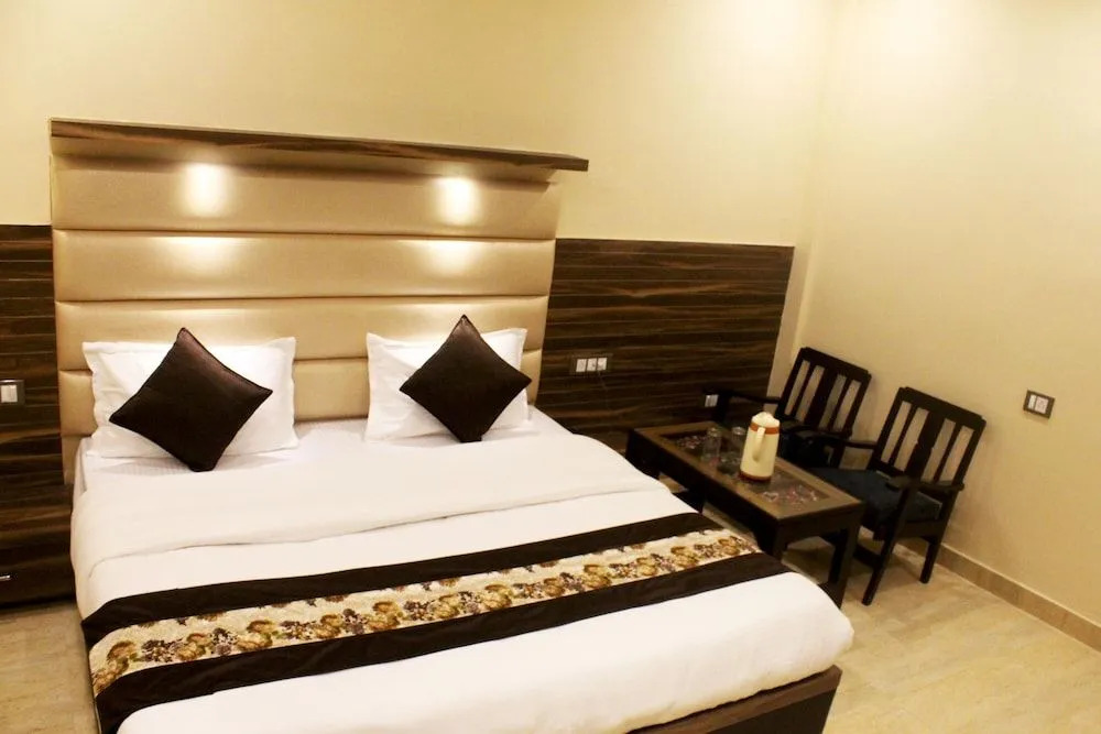 Perfectstayz Premium Ganga Heights - Ganga View rooftop cafe