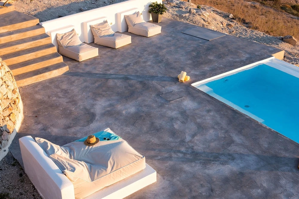 Sleeps8-Parking-Garden-Pool-SunSets-Barbeque
