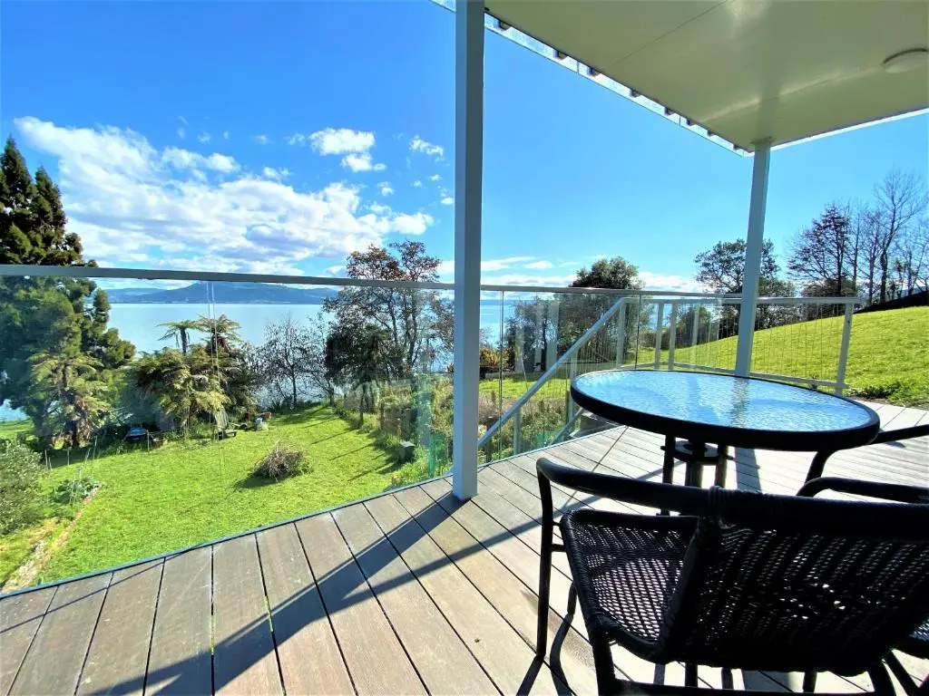 Addictive View - Lakeside Studio