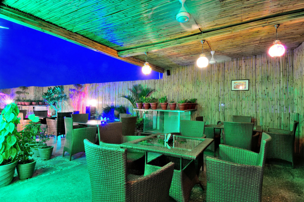Aman Continental With Restaurant - 5Mins from Connaught Place ,Railway Station & Metro