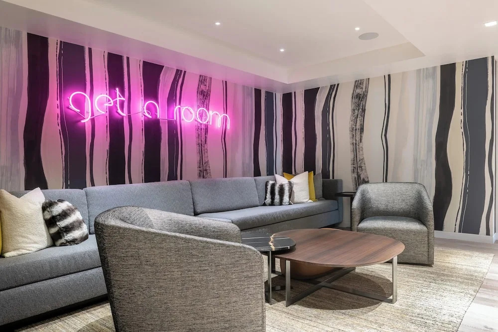 Aspen St Lodge by Rove 10br With Outdoor Amenities