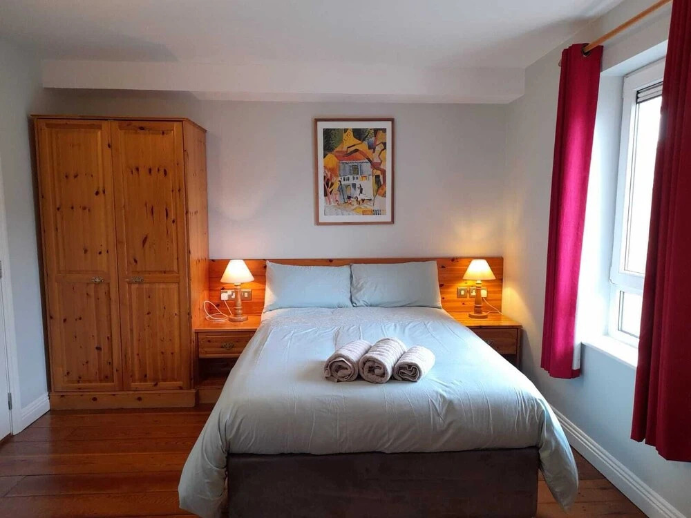 Stunning 2-bed Apartment at Westport Quay