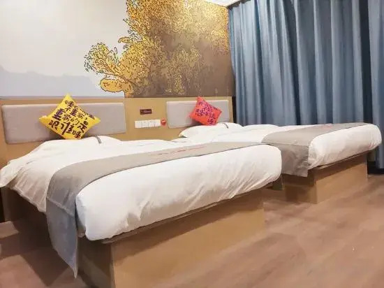 Junqia Collection Hotel (Xinzheng Longhu Town Shawoli Subway Station)