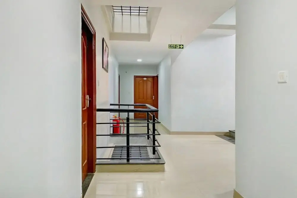 Capital O 11092 Shiv Enclave