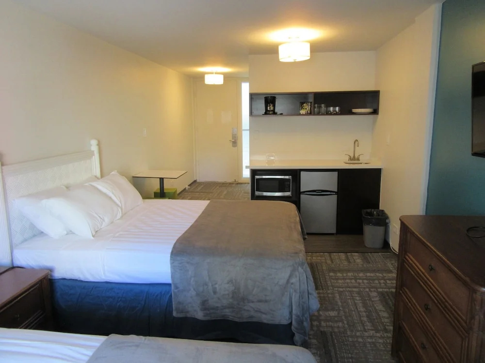 Waikiki Central Hotel - No Resort Fees