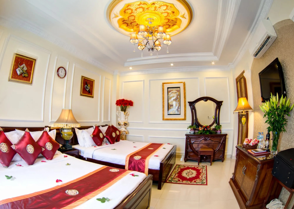 Louis Hotel