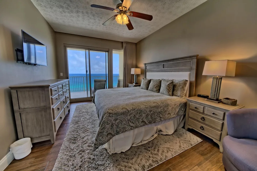 Pleasant Oceanfront Condo with Large Balcony and Beach Access - Unit 1605 by RedAwning