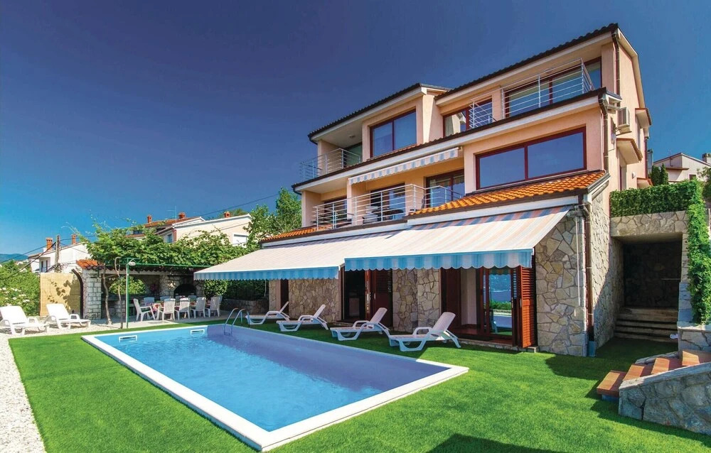 Beautiful Home in Rijeka With Wifi and 5 Bedrooms