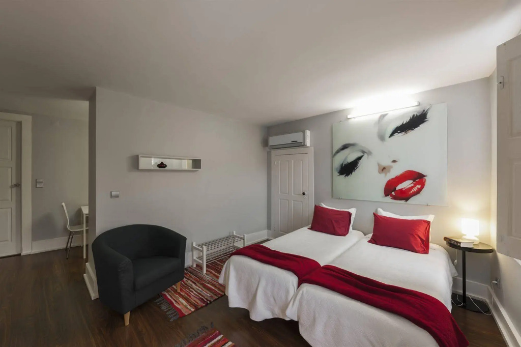 Cosme Apartments by Olala Homes