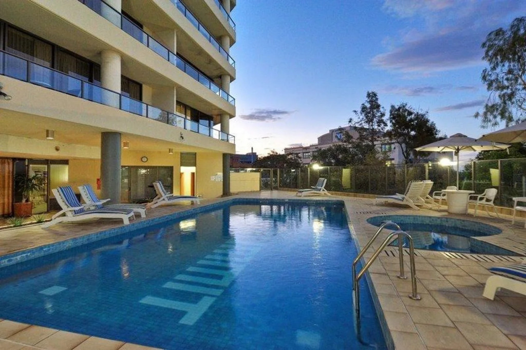 Summit Apartments