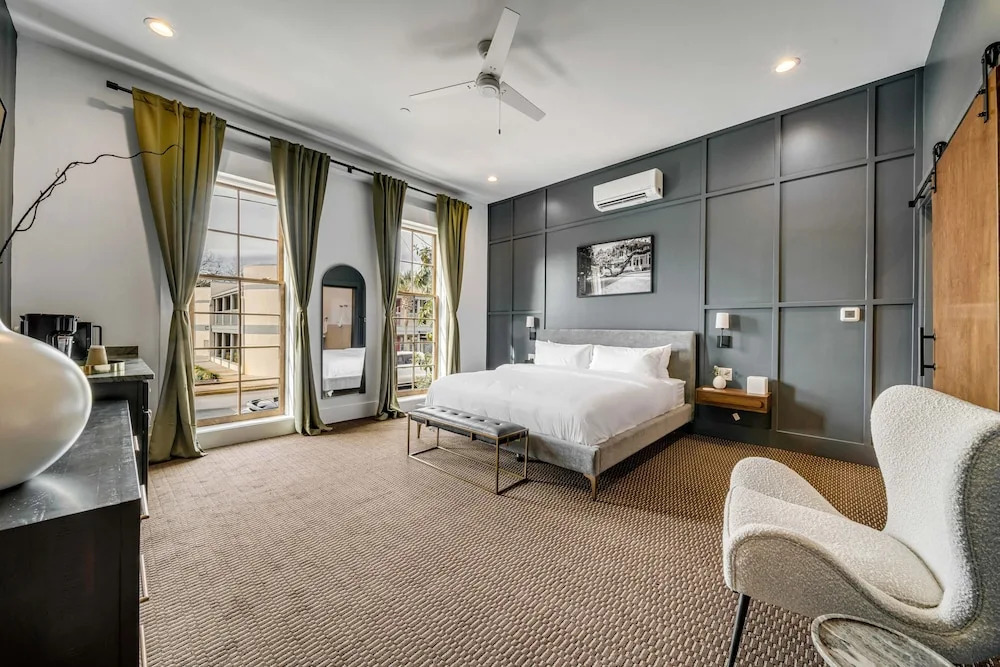 The Emerald Boutique Stays