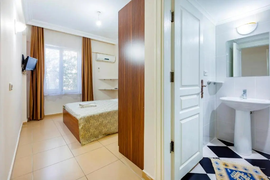 WEEKLY rent of 2+1 apartment 250 m from the sea and in center of all need/Alanyas