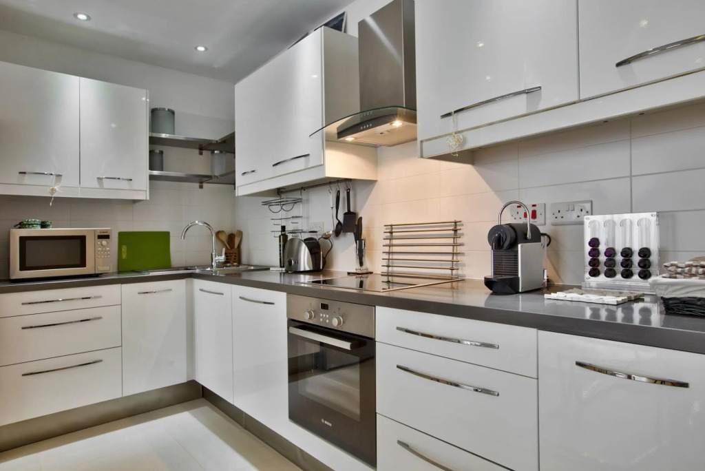Raphaels - 2 Bedroom Apartment by Solea Holiday Homes
