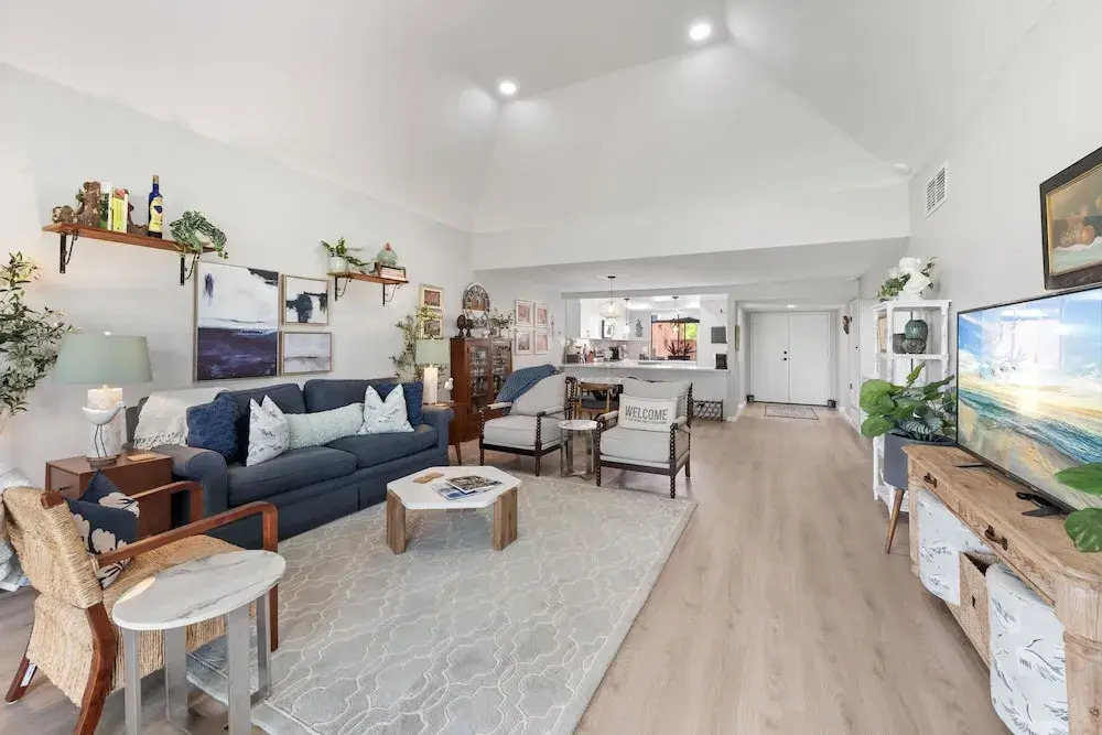 Designer Seville Condo w Golf Mountain Views
