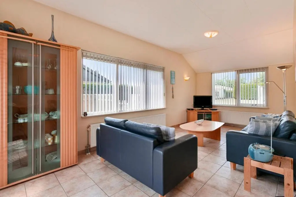 Bungalow Pinusoord 3 - Ouddorp near the beach with big garden