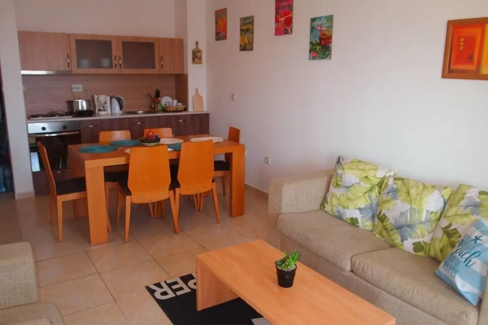 Sea View 2 bed Apartment With Pool