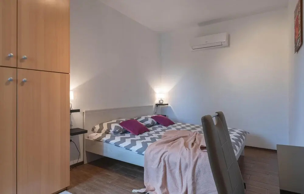 Nice Home in Valtura with Hot Tub & 4 Bedrooms