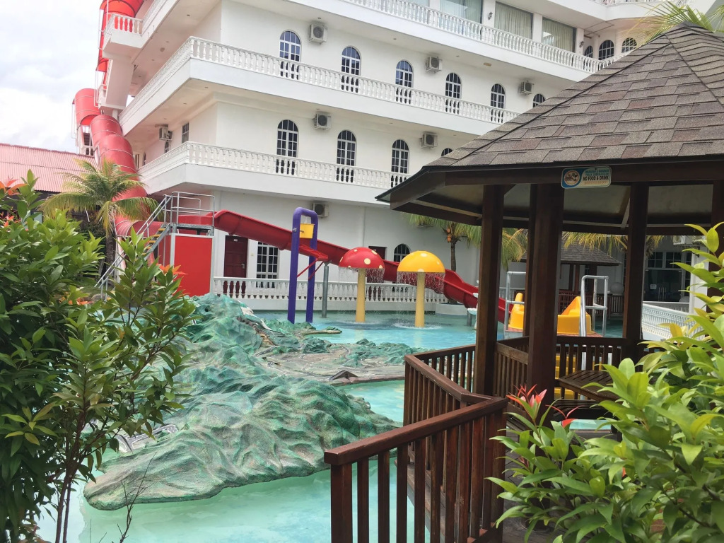 Landcons Hotel & Resort