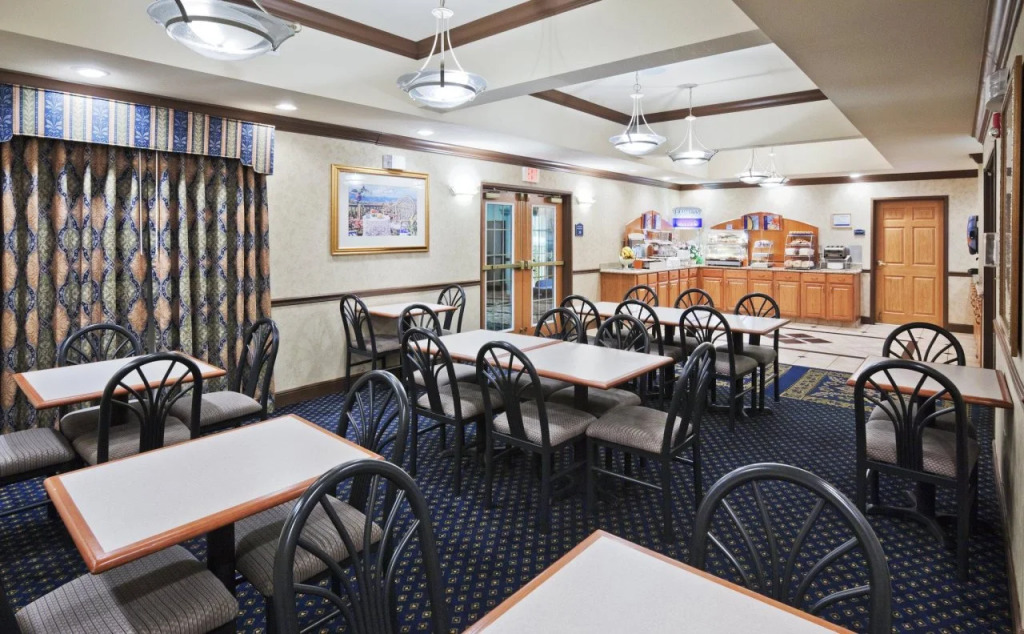 Holiday Inn Express Hotel and Suites Jenks by IHG