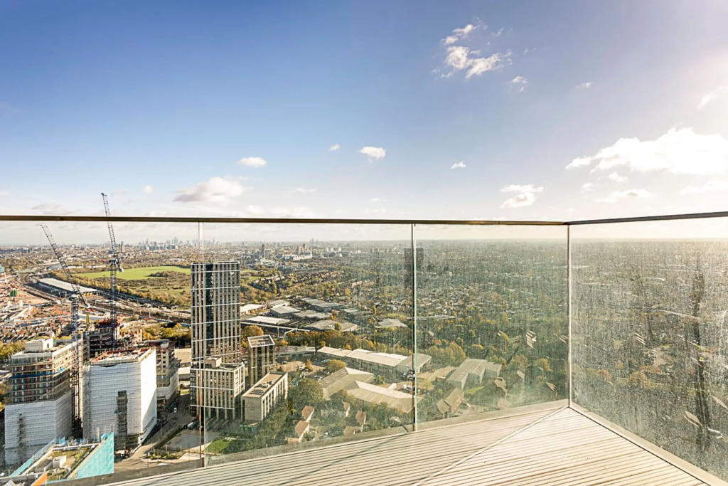 Beautiful 2 Bed Icon Tower Flat 5