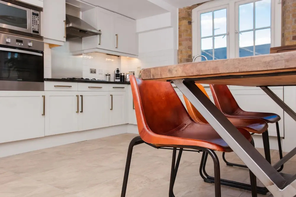 2 Bedroom Flat near Canary Wharf Sleeps 4