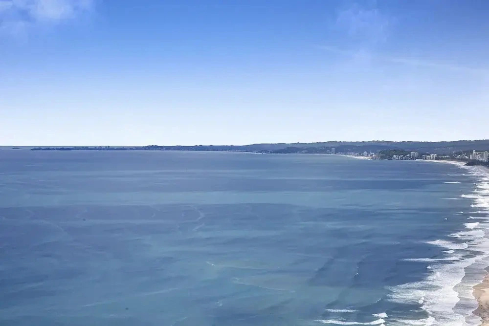 Oceanfront 2-bed With Spectacular View Pool & Gym