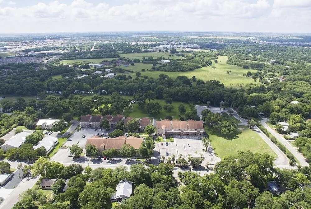 Ww I102 Restful River Retreat 2 Bedroom Condo by RedAwning