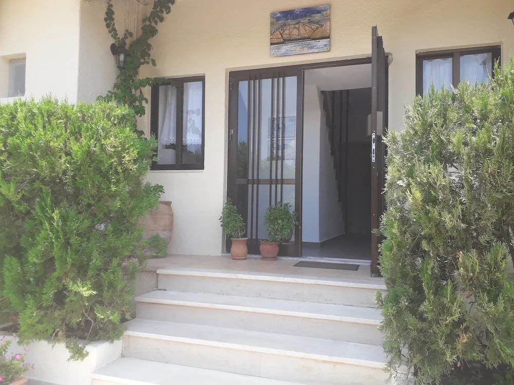 Elounda George Studios