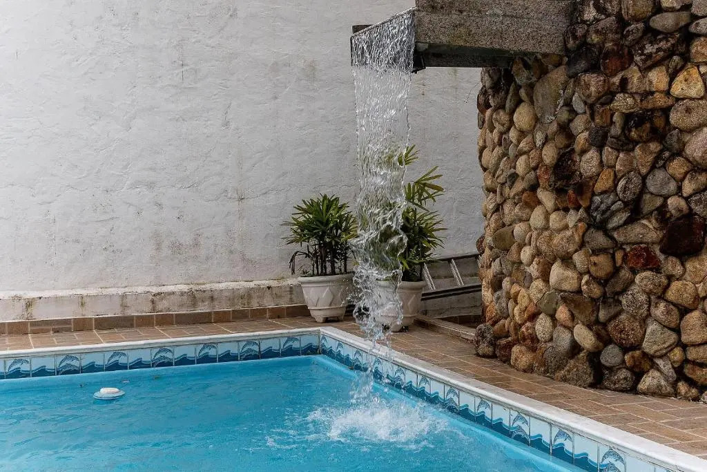 Casa com piscina e churrasqueira próximo à praia