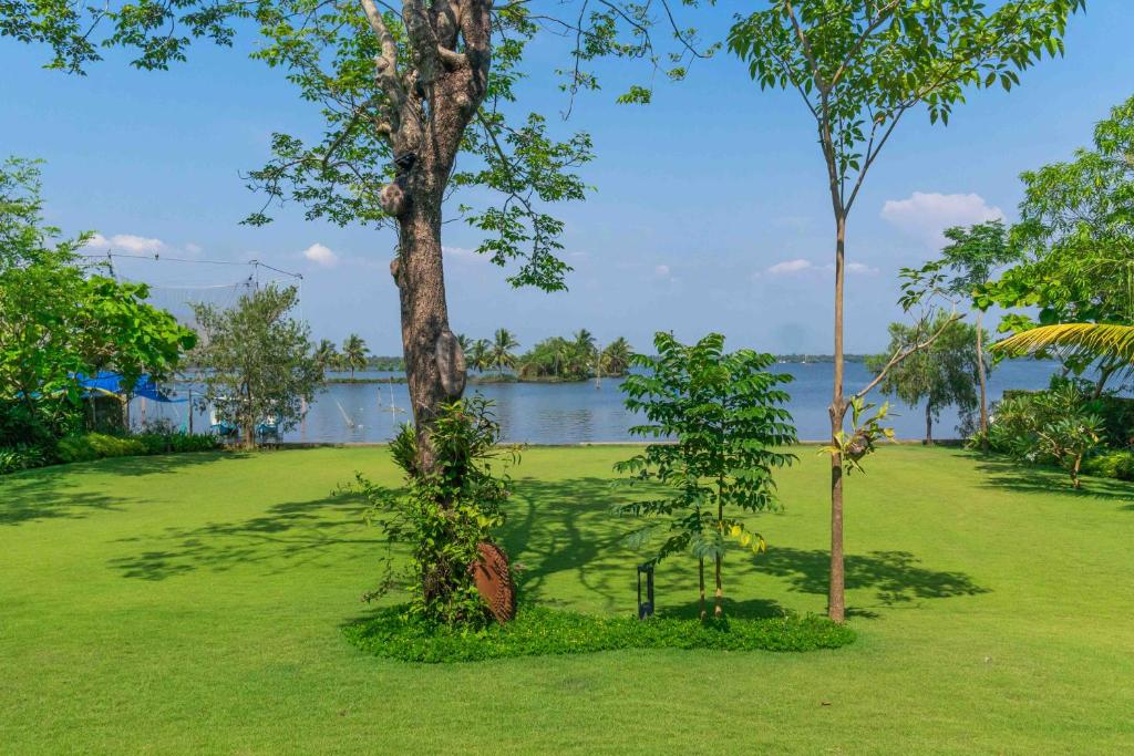 StayVista at Cheppanam House with Infinity Pool - Kochi
