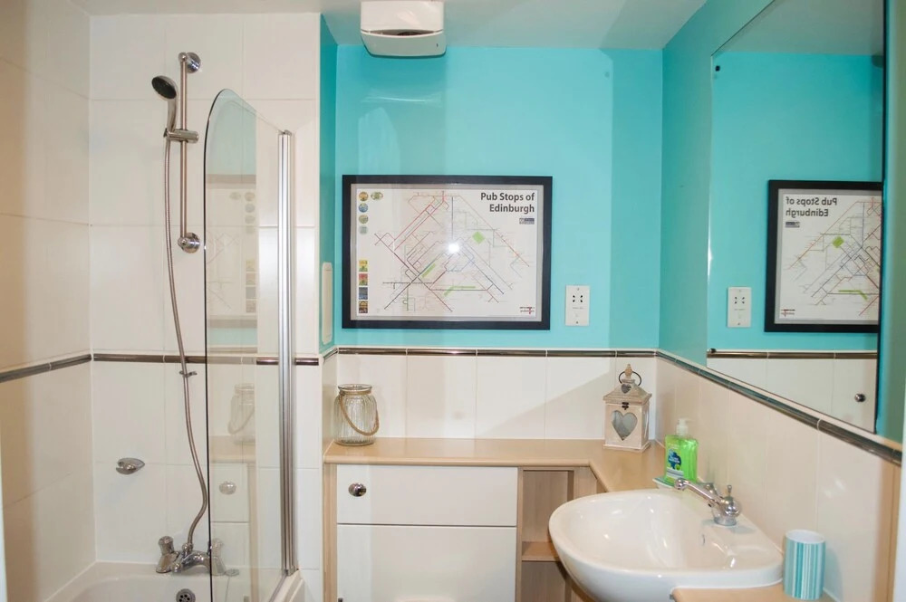 Bright 2 Bedroom Flat With Patio