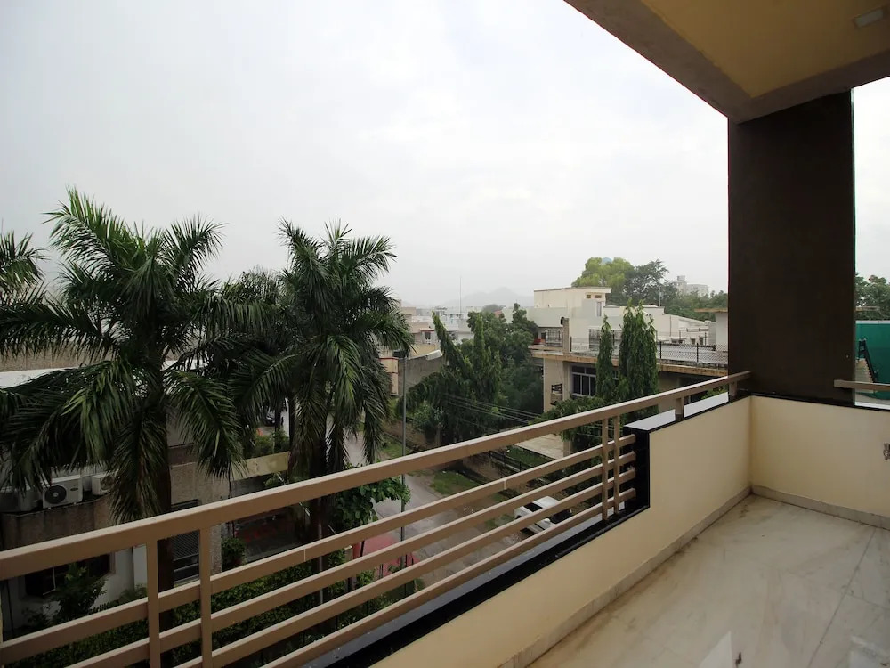 OYO 9888 Home Modern Stay near Celebration Mall