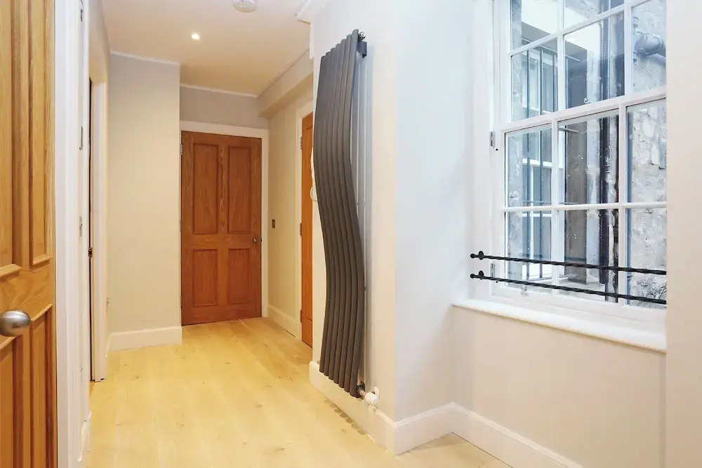 JOIVY Newly Refurbished Apartment on the Historic Royal Mile