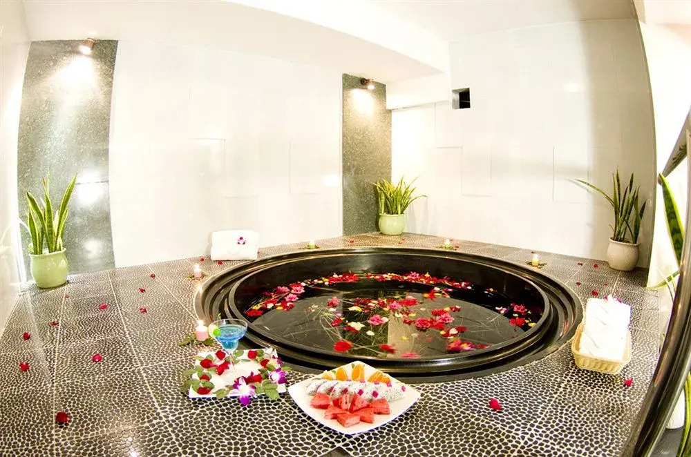 Aloha Ha Long Hotel